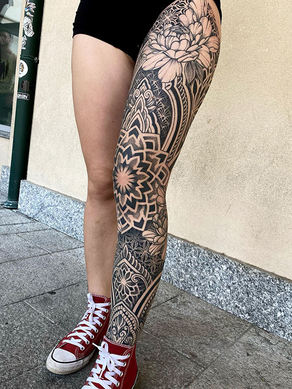 hình xăm mandala ở chân