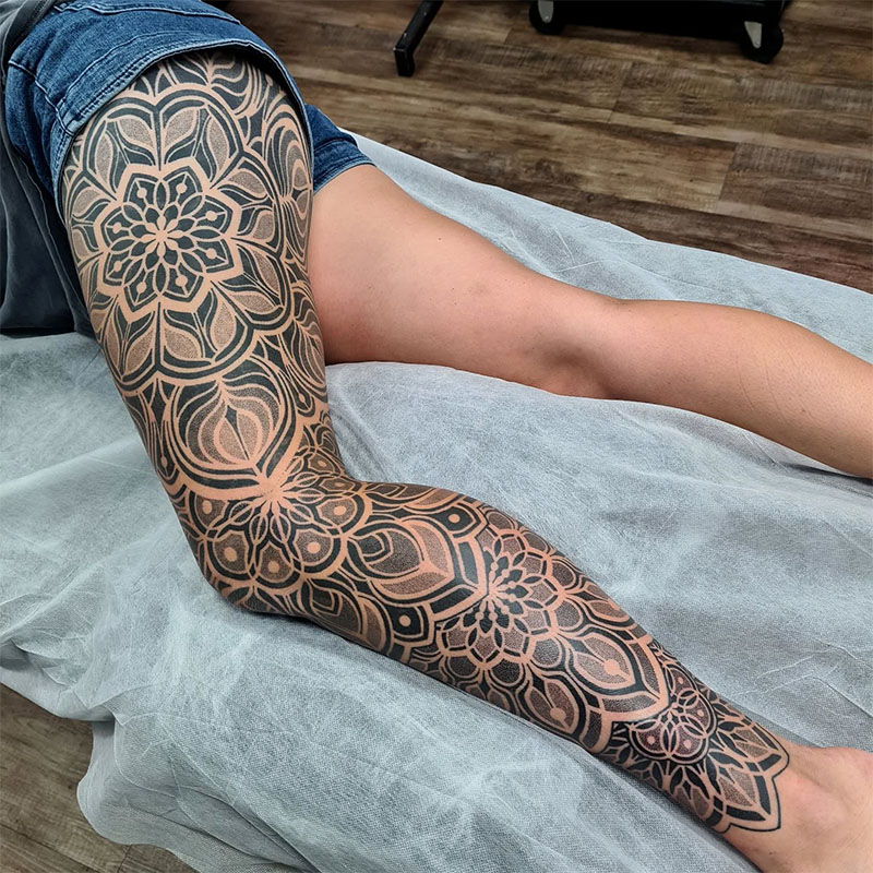 hình xăm mandala ở chân